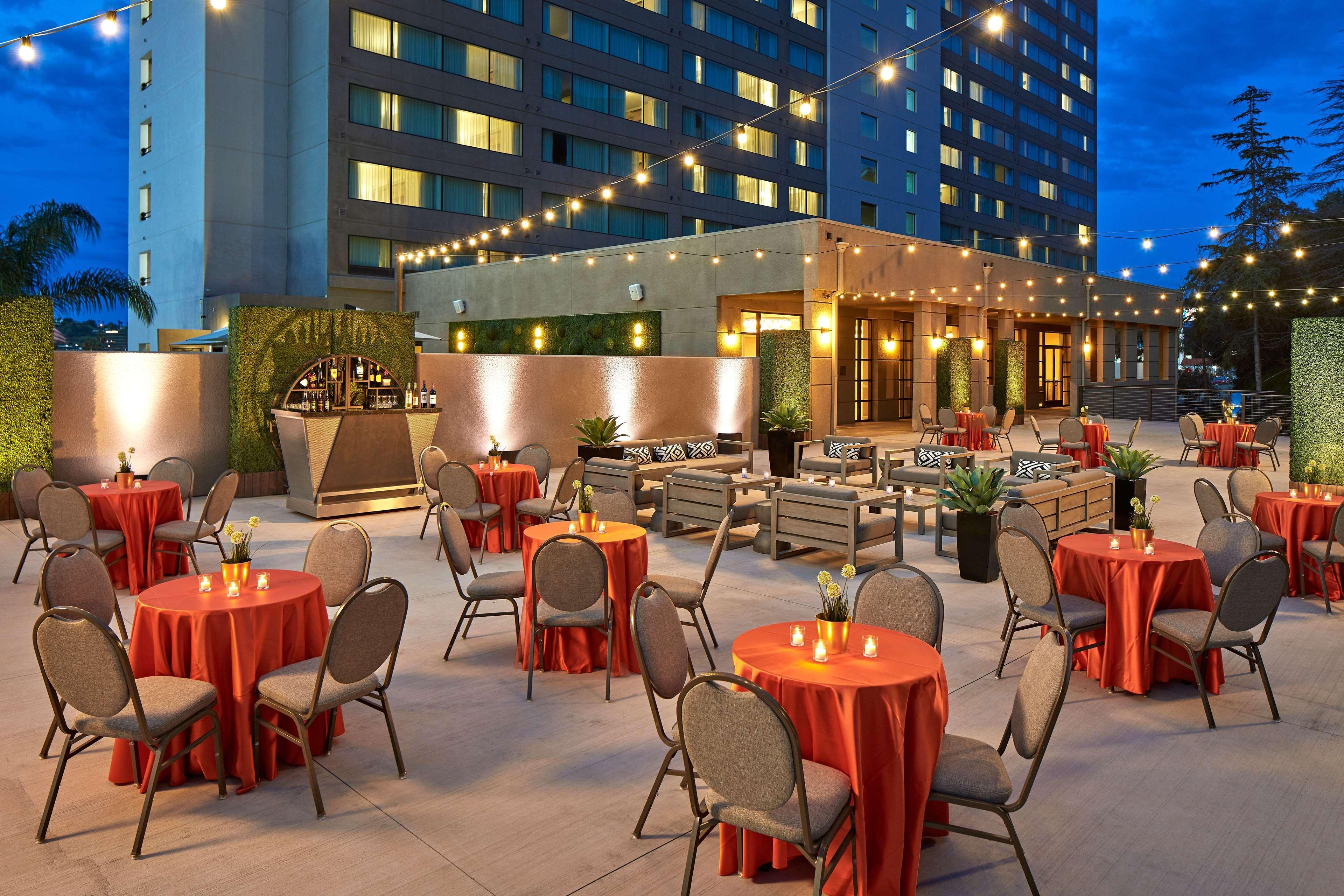 Hilton San Diego Mission Valley Exterior photo