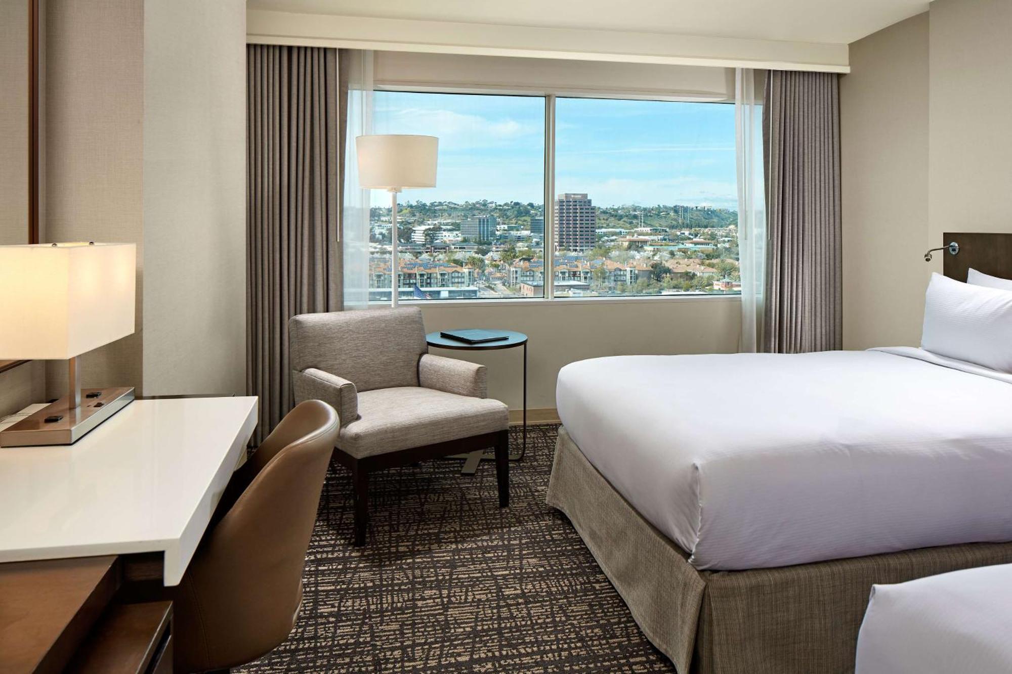Hilton San Diego Mission Valley Exterior photo