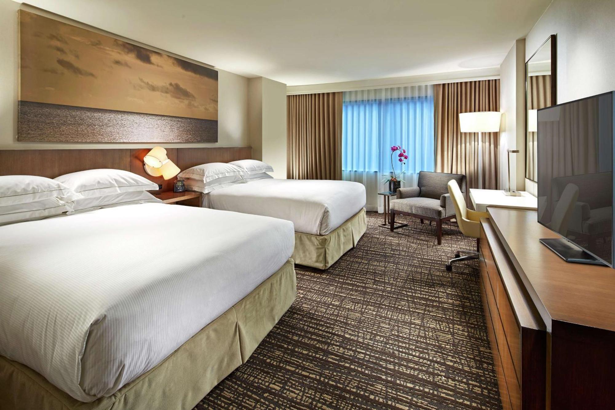 Hilton San Diego Mission Valley Exterior photo