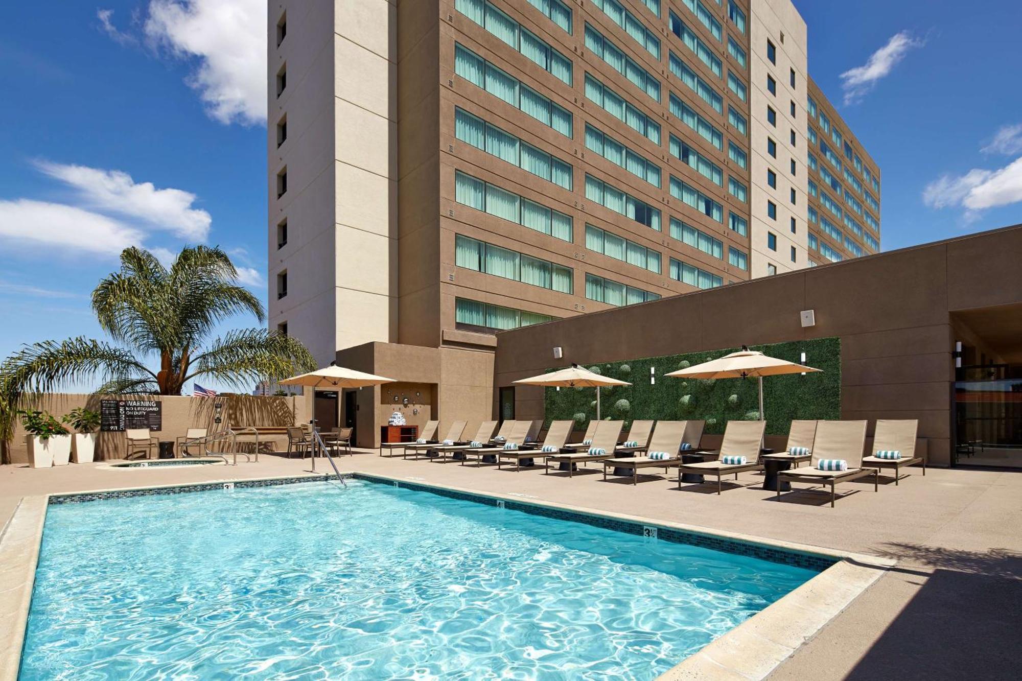 Hilton San Diego Mission Valley Exterior photo